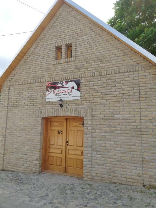 Sobe Na Vinskoj Cesti Zmajevac Apartment Exterior photo