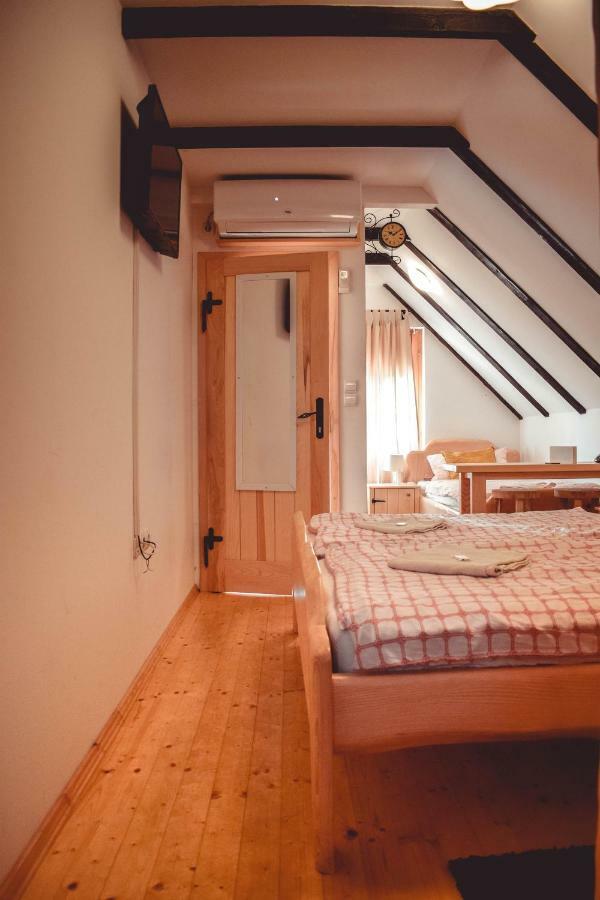 Sobe Na Vinskoj Cesti Zmajevac Apartment Exterior photo